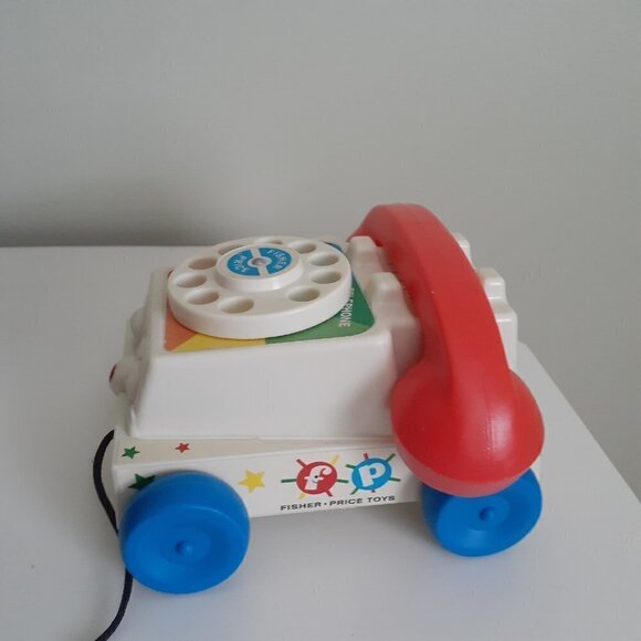 Fisher-Price Chatter Dial Telephone with Pull String (2009) - Picture 3 of 6